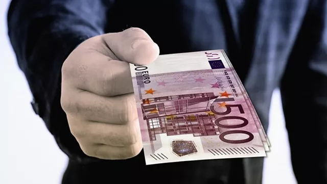 迈向财务自由！哪些紫微命格不工作也有钱?