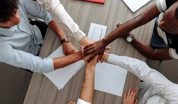 需要靠团队合作赚取财富的紫微命格