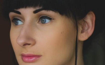 刘恒面相俗语解读：准头边发红，财破走西东