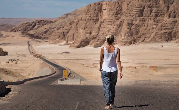 由行走姿态看人的性格