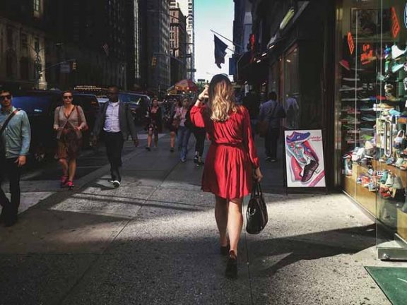 从走路的姿势看哪些人具有“贵人”相