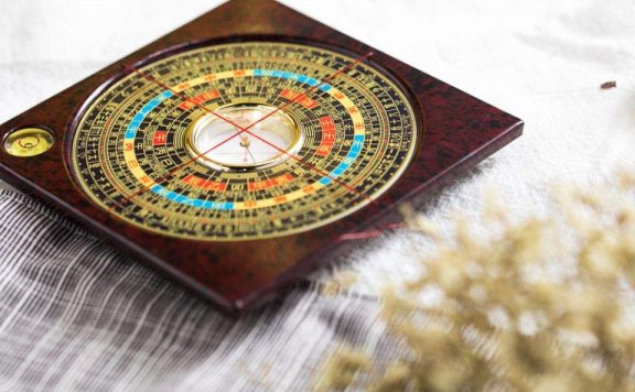 罗盘的紫微斗数天盘与地盘维度的解析与使用