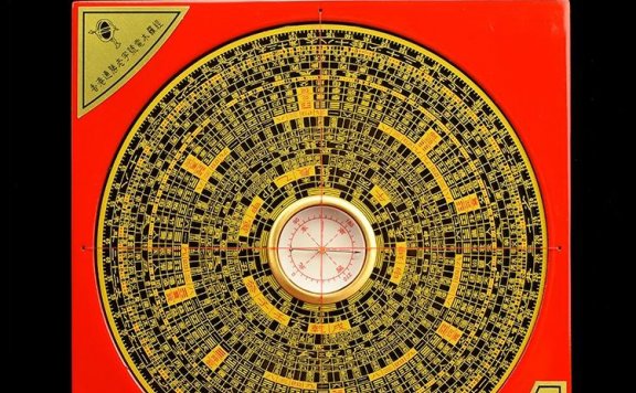 如何正确使用罗盘测探风水吉凶