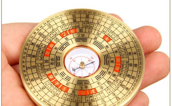 罗盘的使用方法红色十字线对正自己