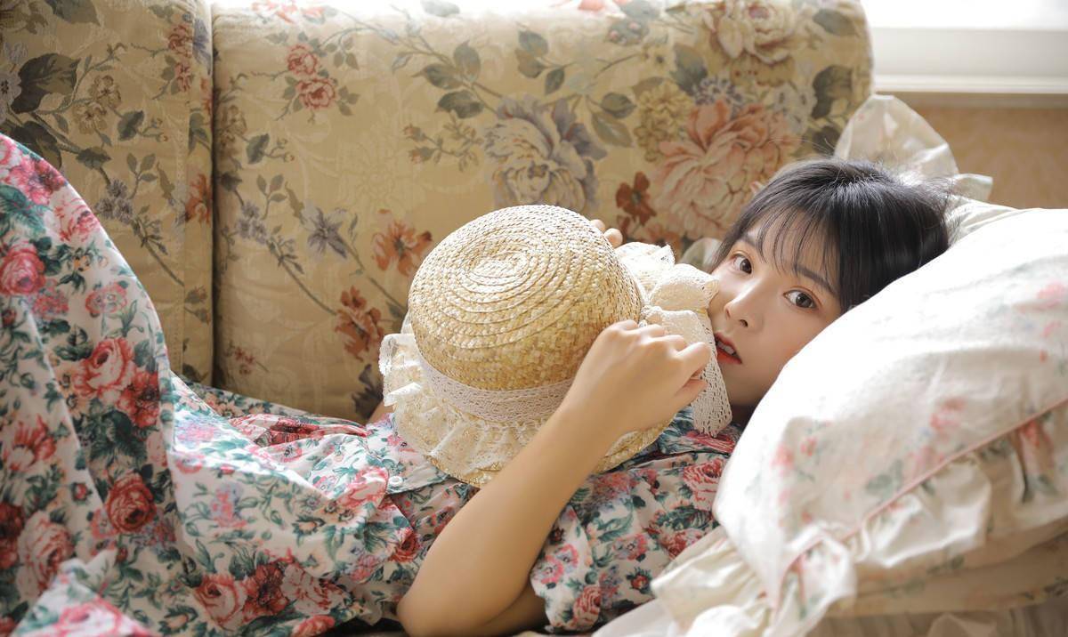 塔罗占卜：他（她）可以做到嘴上说的“感情里只有你”吗？