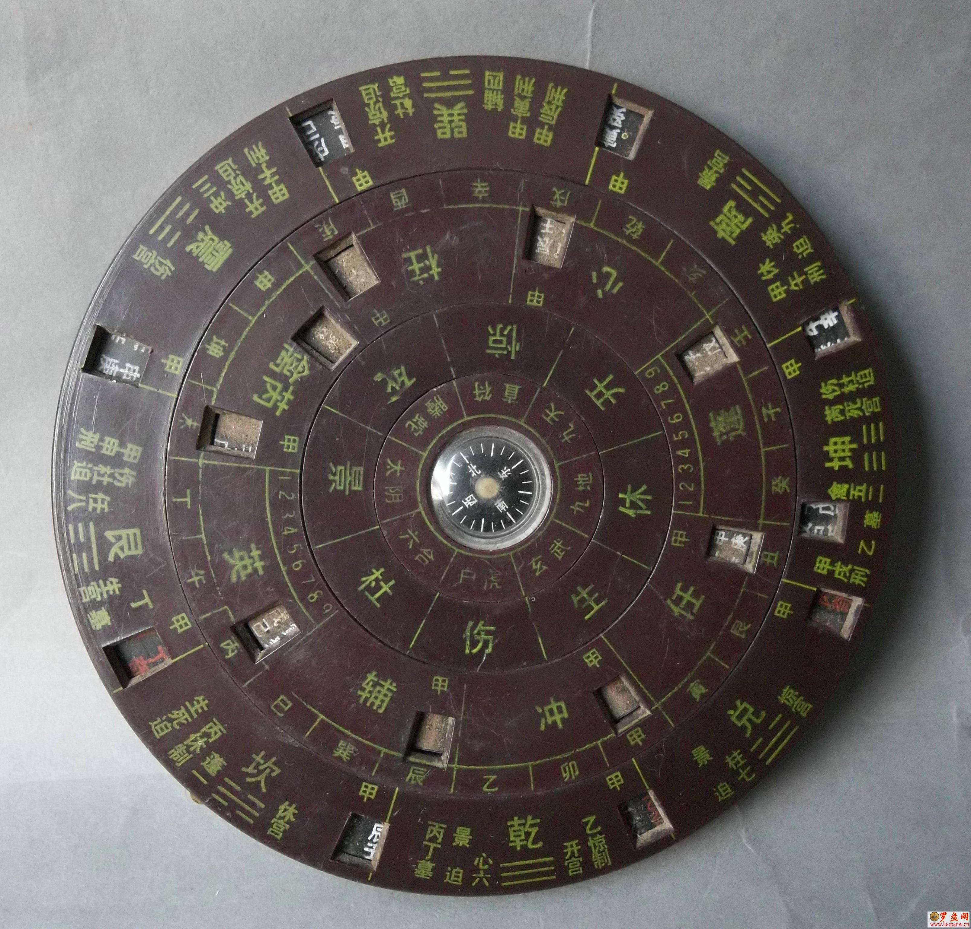 风水罗盘都有哪些作用呢？风水罗盘怎么看呢？